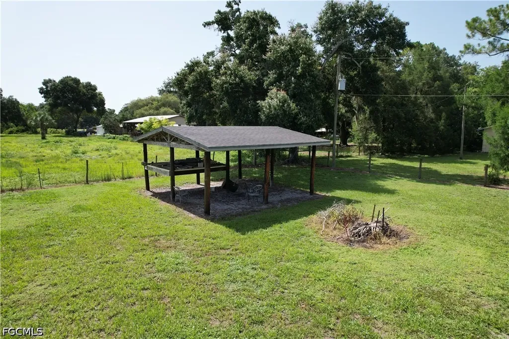 21680 N River Road Alva FL 33920