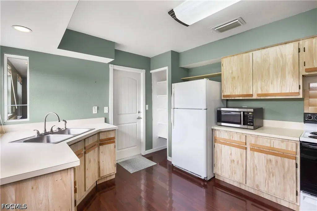 21680 N River Road Alva FL 33920