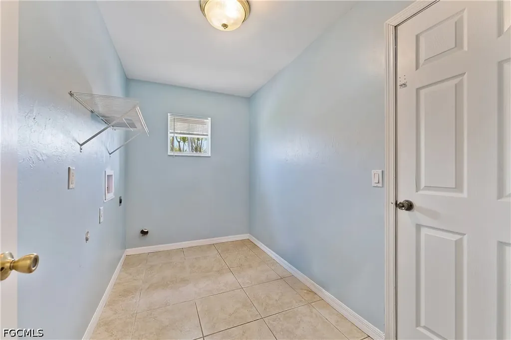1240 NW 22nd Place Cape Coral FL 33993