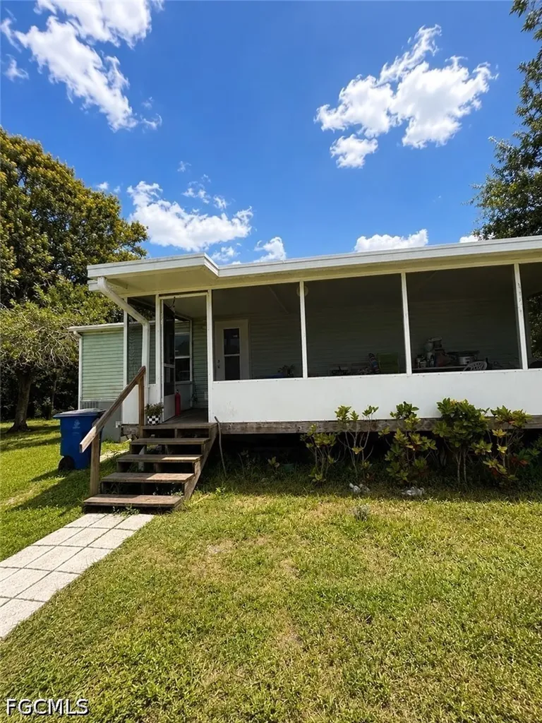 19450 Donna Drive North Fort Myers FL 33917