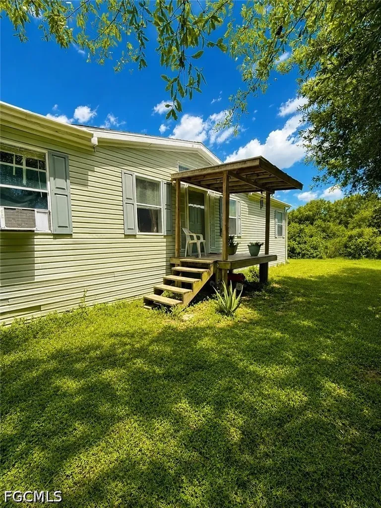 19450 Donna Drive North Fort Myers FL 33917