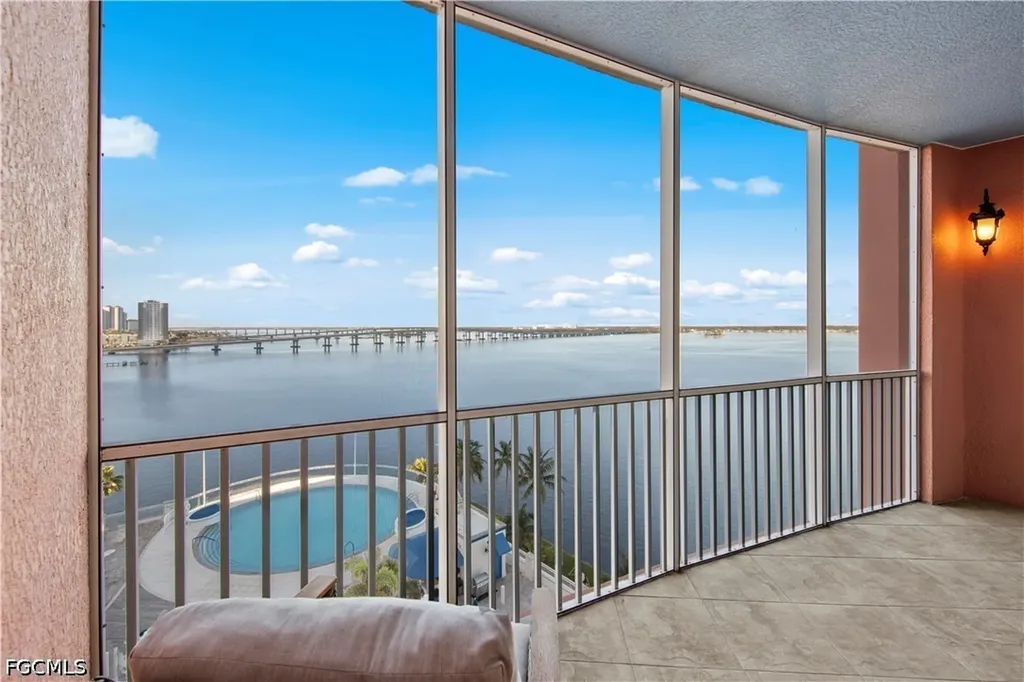 2745 1st Street Fort Myers FL 33916