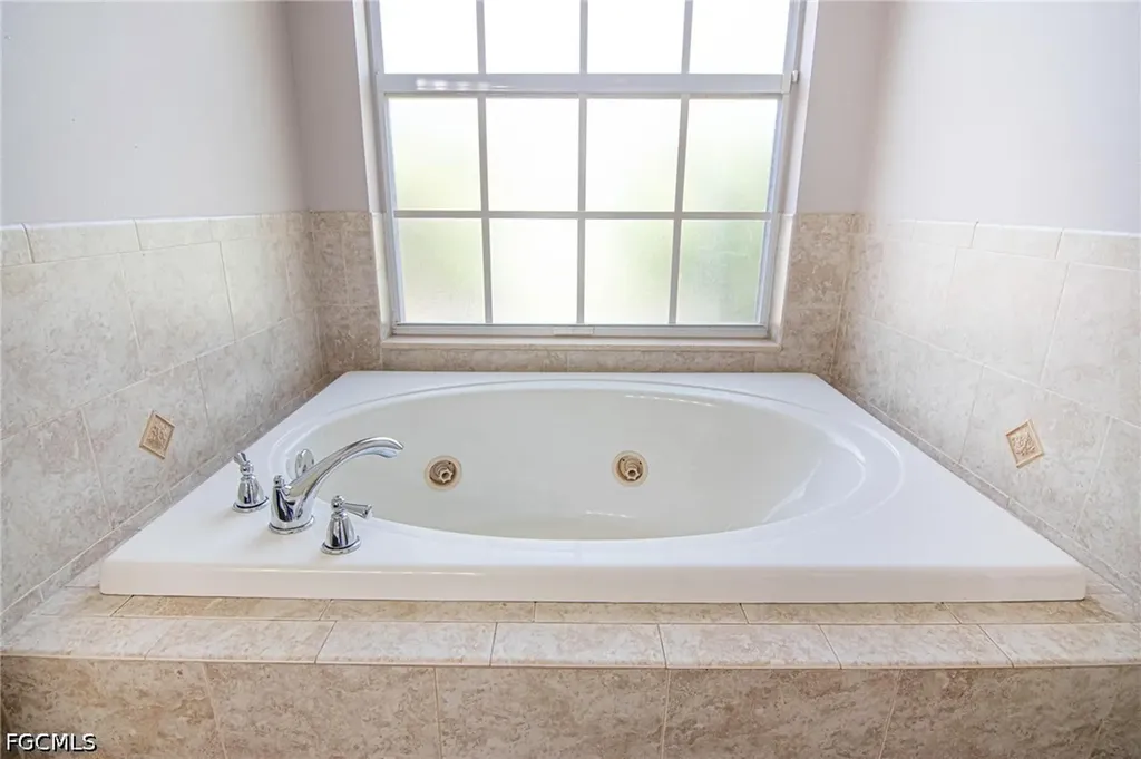 1824 NW 21st Place Cape Coral FL 33993