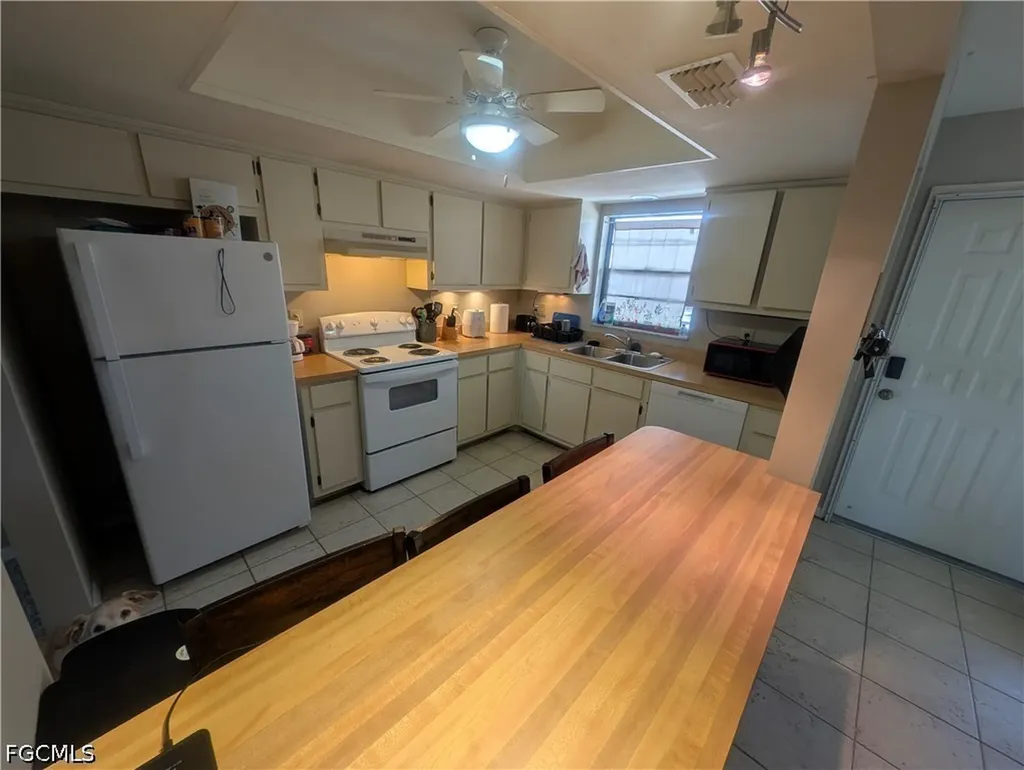 3720 SE 10th Avenue Cape Coral FL 33904
