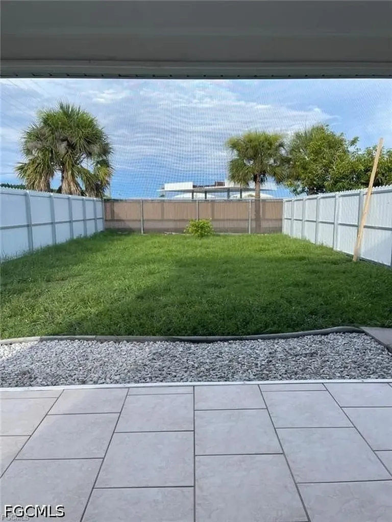 2505 SE 16th Place Cape Coral FL 33904