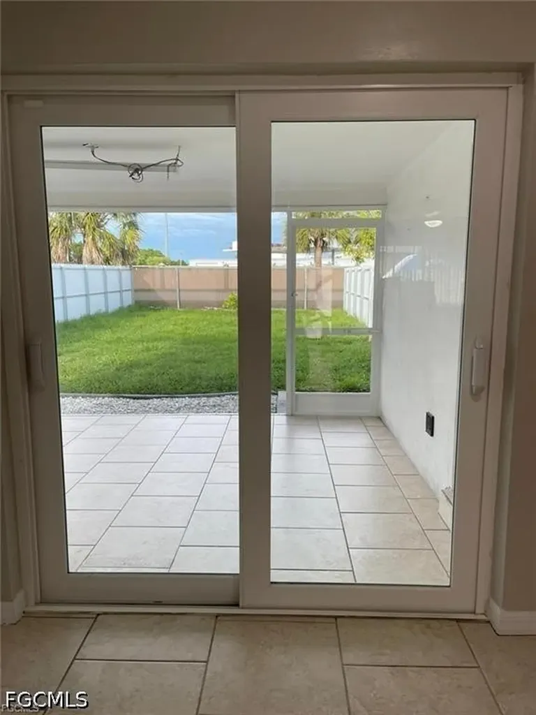 2505 SE 16th Place Cape Coral FL 33904