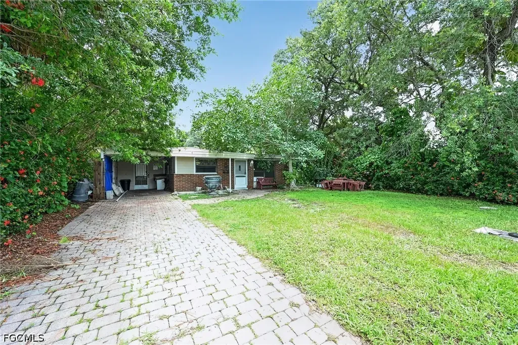 Naples FL, 1223 Embassy Lane