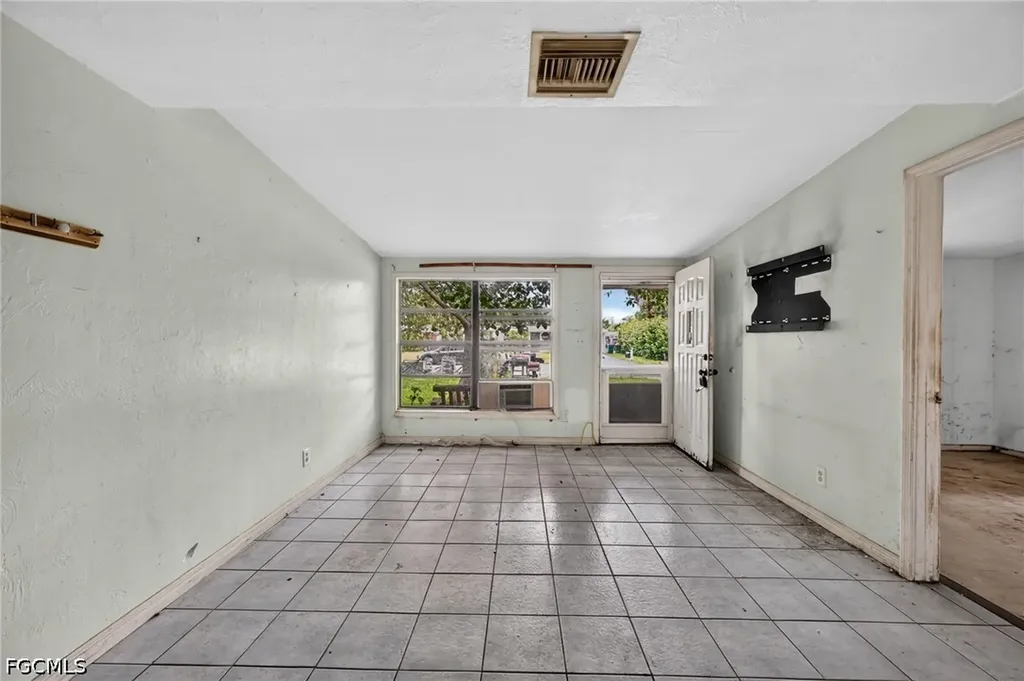 1223 Embassy Lane Naples FL 34104
