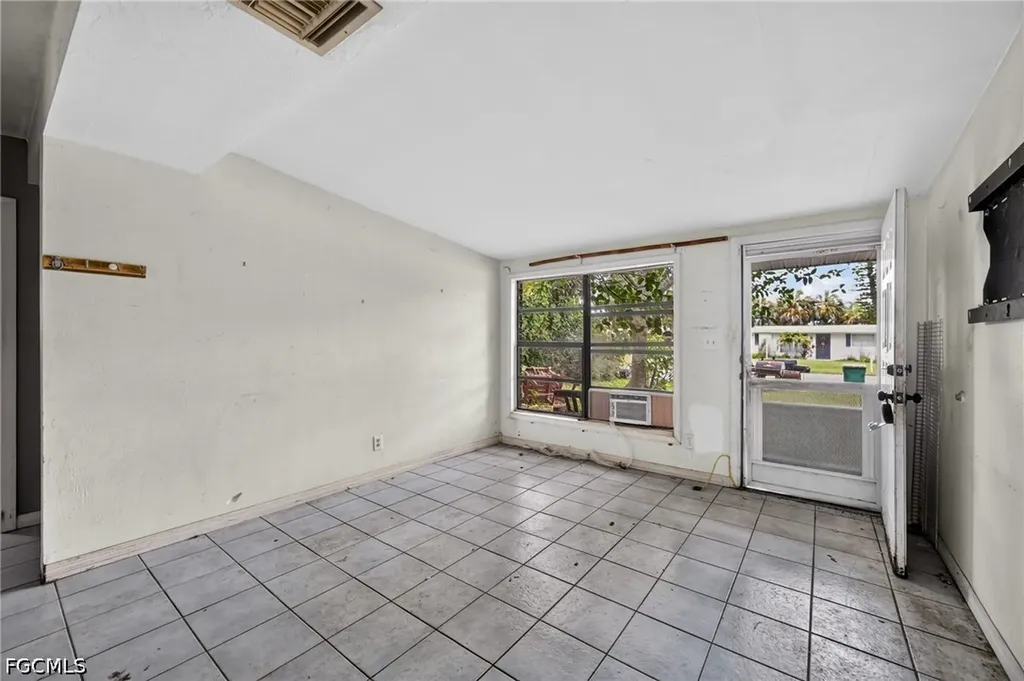 1223 Embassy Lane Naples FL 34104