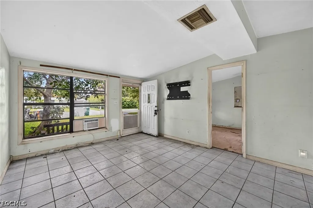1223 Embassy Lane Naples FL 34104