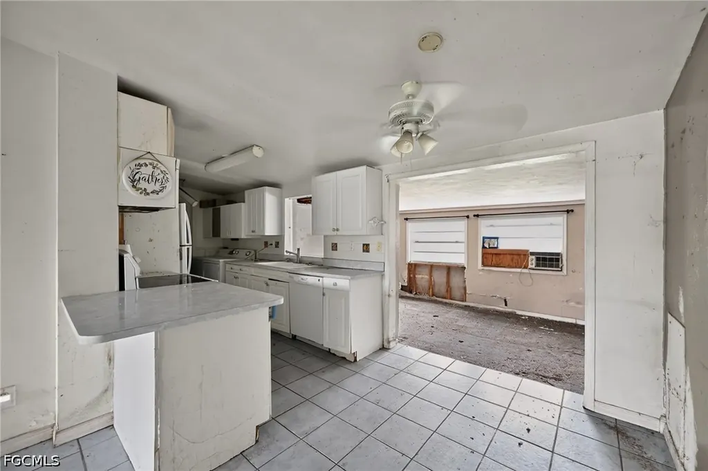 1223 Embassy Lane Naples FL 34104