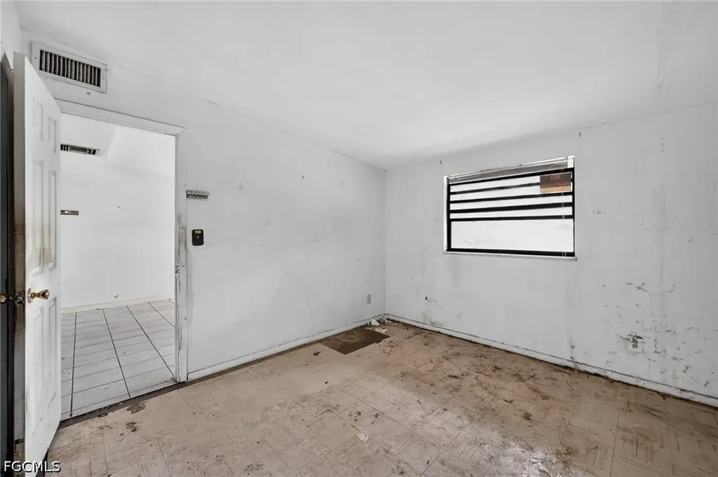 1223 Embassy Lane Naples FL 34104