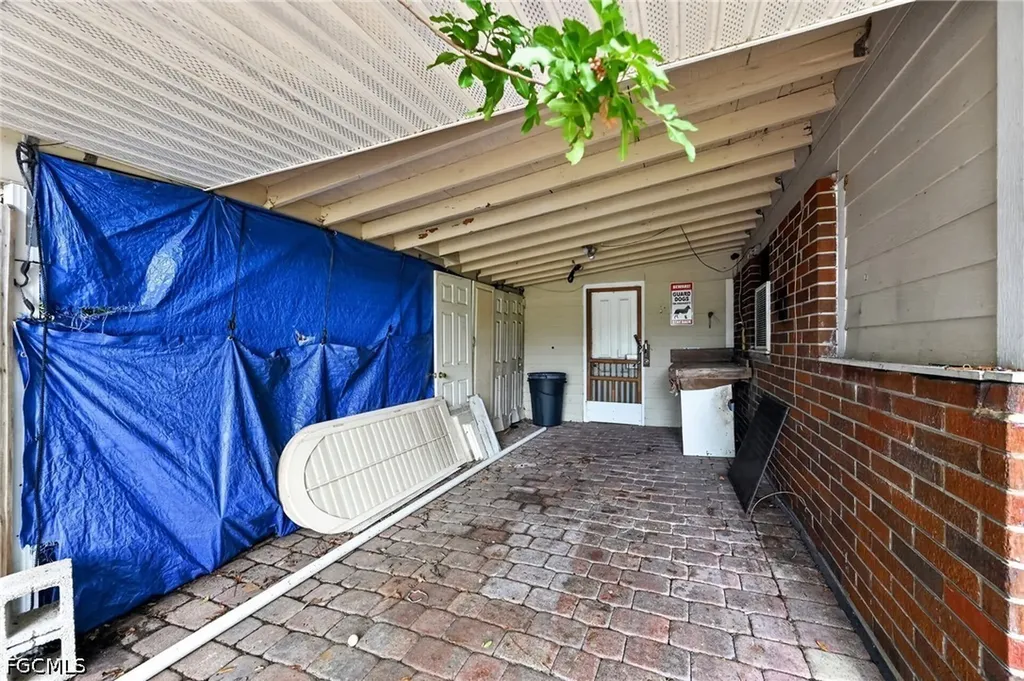 1223 Embassy Lane Naples FL 34104