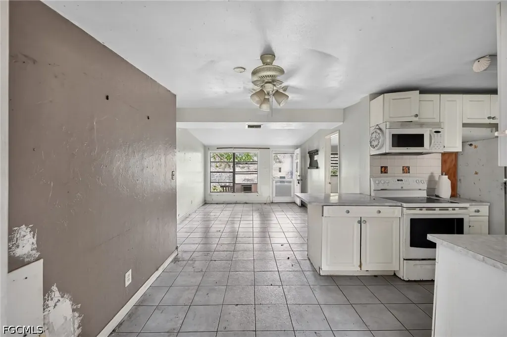1223 Embassy Lane Naples FL 34104