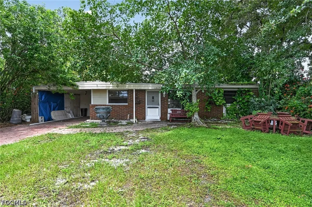 1223 Embassy Lane Naples FL 34104