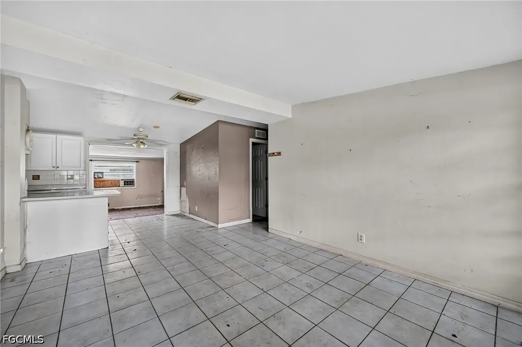 1223 Embassy Lane Naples FL 34104