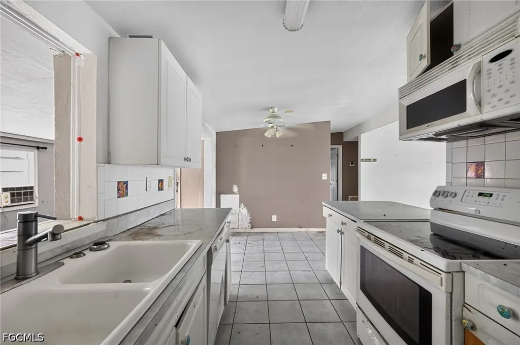 1223 Embassy Lane Naples FL 34104