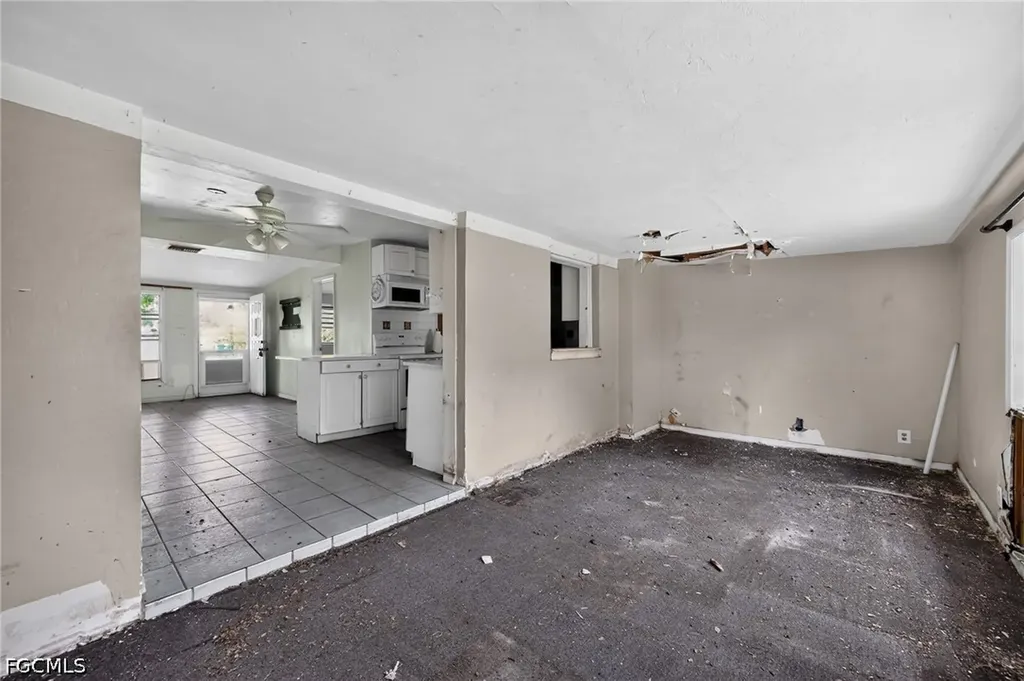 1223 Embassy Lane Naples FL 34104