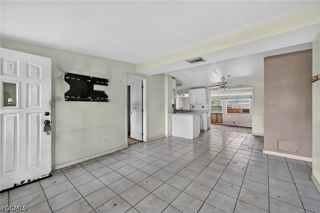 1223 Embassy Lane Naples FL 34104