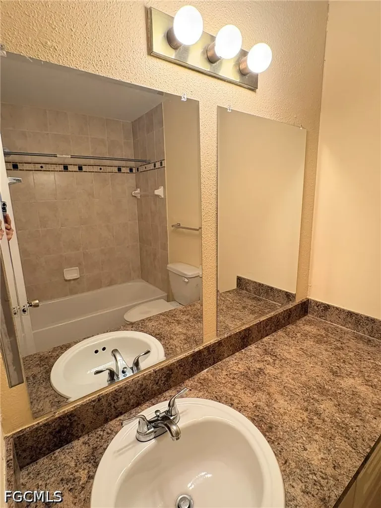 2905 Winkler Avenue Fort Myers FL 33916