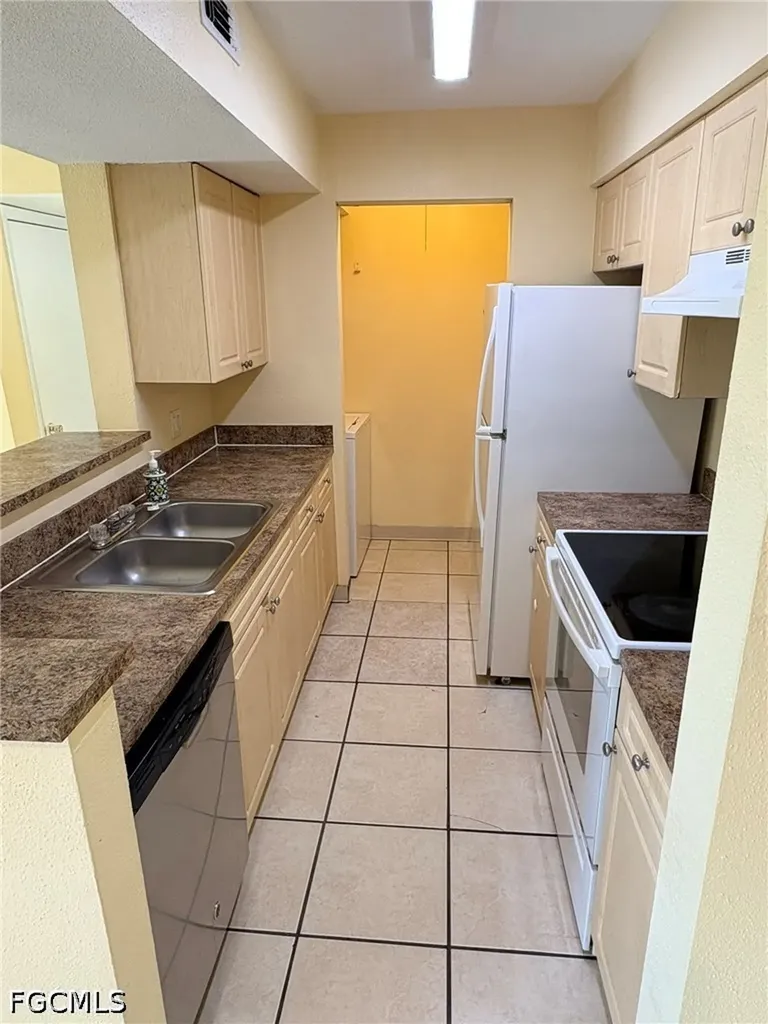 2905 Winkler Avenue Fort Myers FL 33916