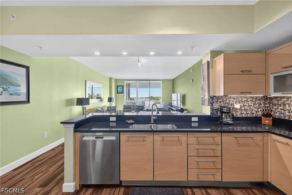 3000 Oasis Grand Boulevard Fort Myers FL 33916