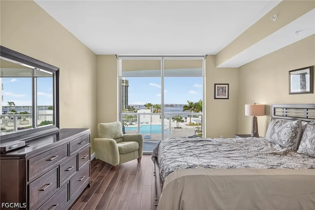 3000 Oasis Grand Boulevard Fort Myers FL 33916