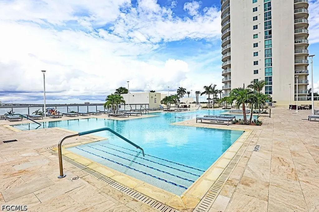 3000 Oasis Grand Boulevard Fort Myers FL 33916