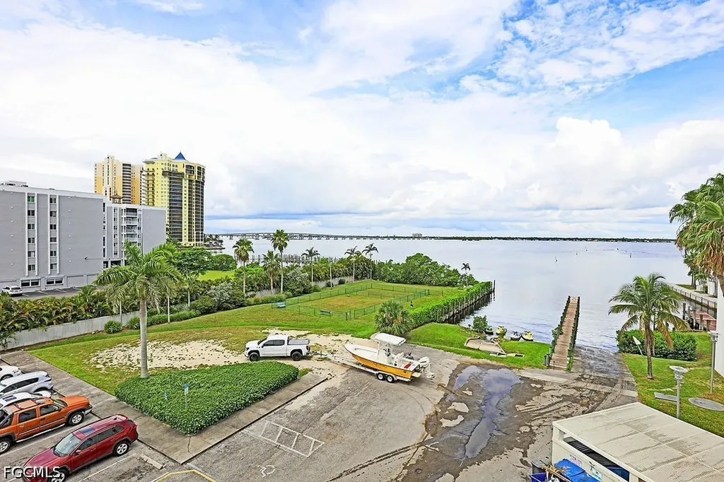 3000 Oasis Grand Boulevard Fort Myers FL 33916