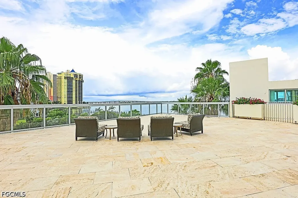 3000 Oasis Grand Boulevard Fort Myers FL 33916