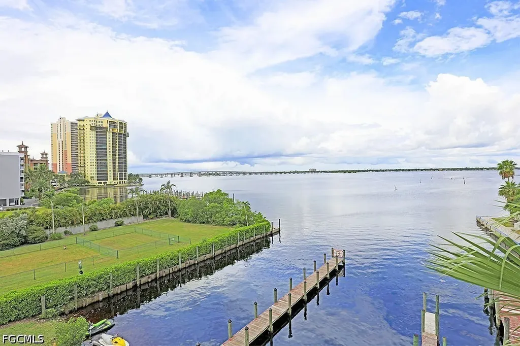 3000 Oasis Grand Boulevard Fort Myers FL 33916