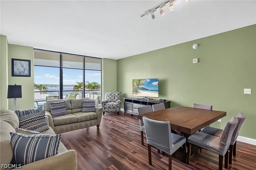 3000 Oasis Grand Boulevard Fort Myers FL 33916