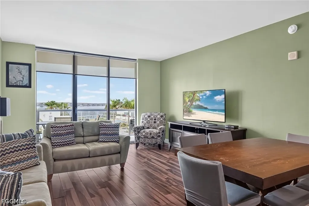 3000 Oasis Grand Boulevard Fort Myers FL 33916