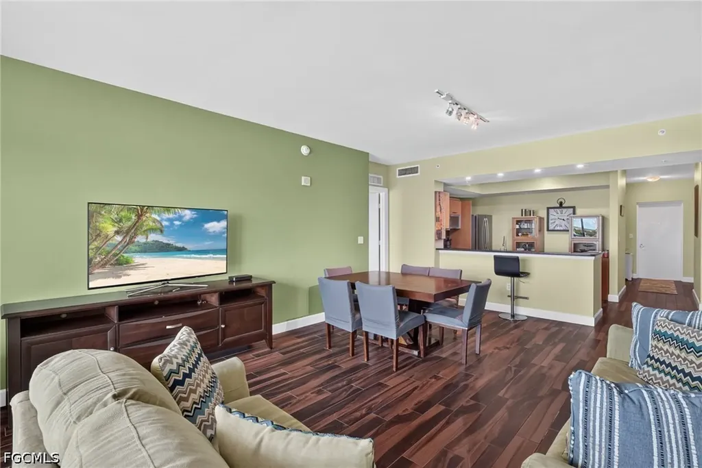 3000 Oasis Grand Boulevard Fort Myers FL 33916