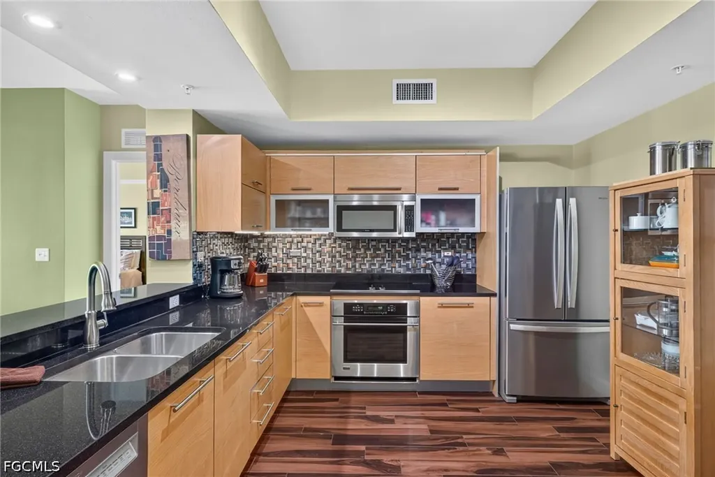 3000 Oasis Grand Boulevard Fort Myers FL 33916