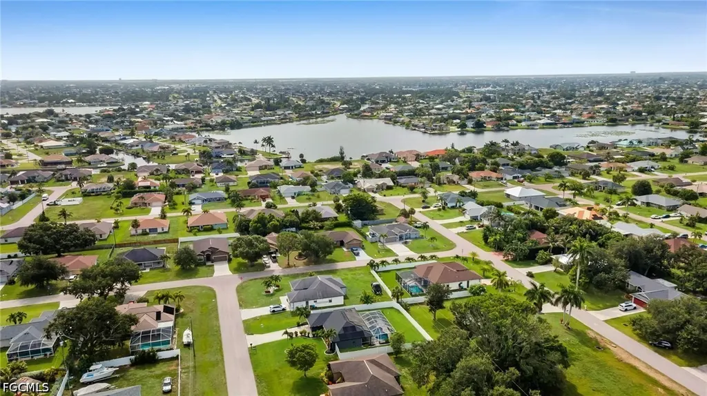 636 SW 10th Street Cape Coral FL 33991