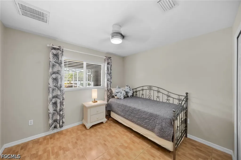 636 SW 10th Street Cape Coral FL 33991