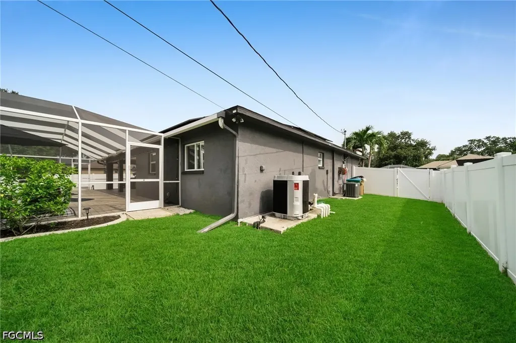 636 SW 10th Street Cape Coral FL 33991