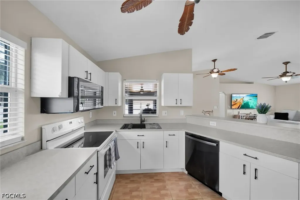 636 SW 10th Street Cape Coral FL 33991