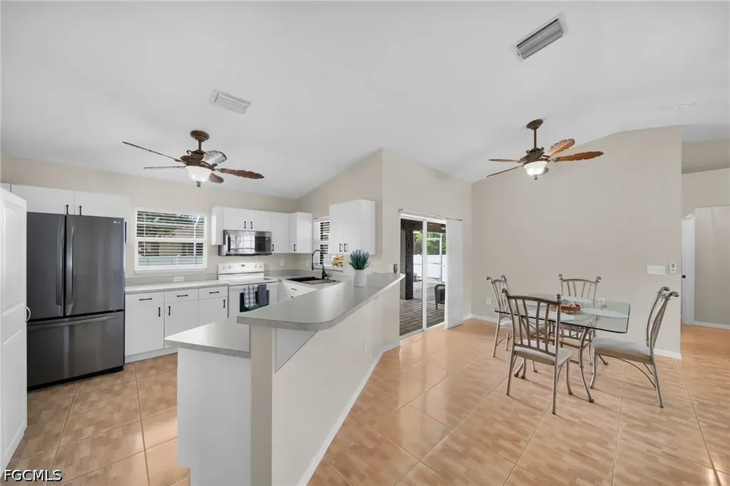 636 SW 10th Street Cape Coral FL 33991