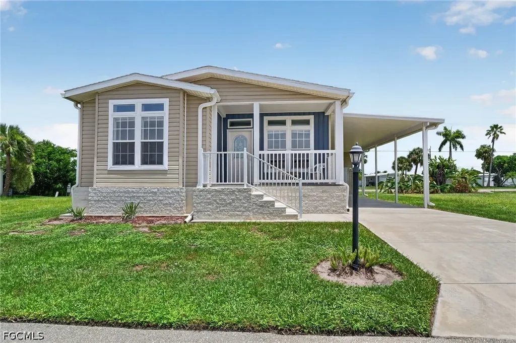 5671 Captain John Smith Loop North Fort Myers FL 33917