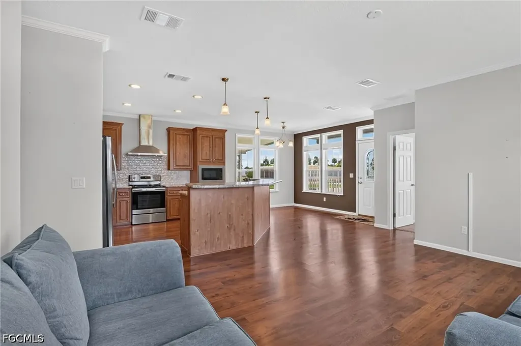 5671 Captain John Smith Loop North Fort Myers FL 33917