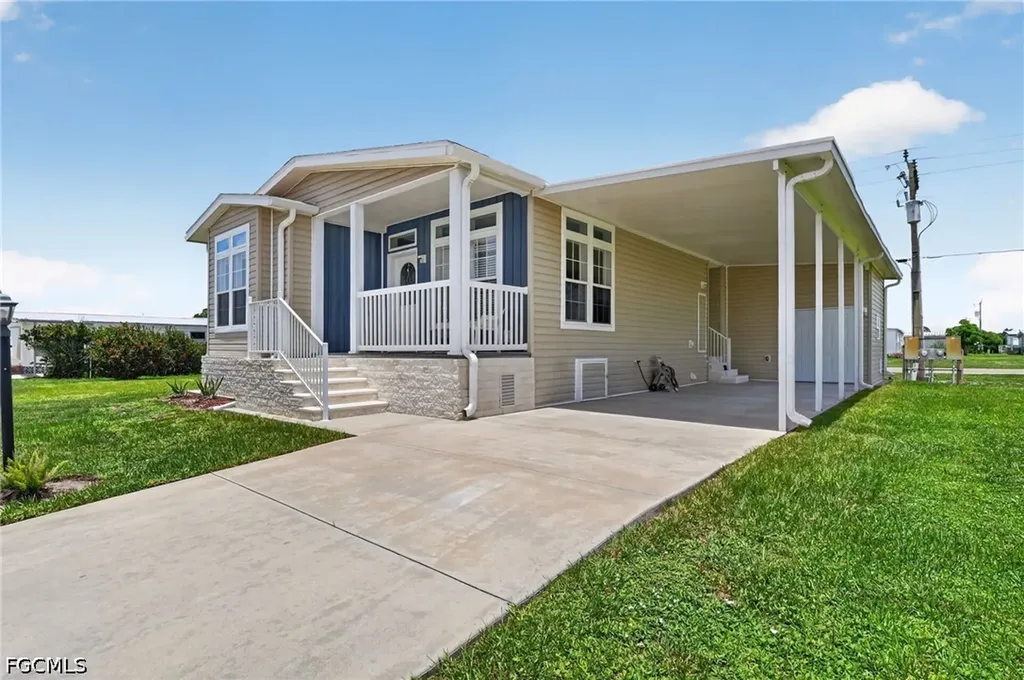 5671 Captain John Smith Loop North Fort Myers FL 33917