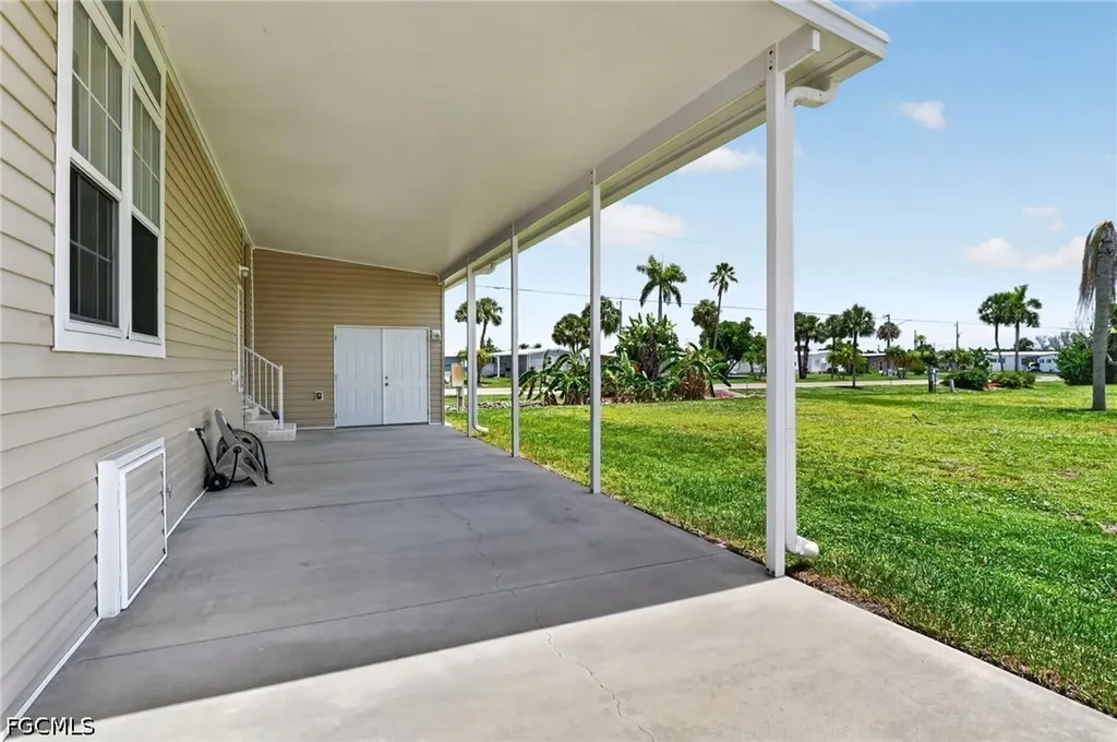 5671 Captain John Smith Loop North Fort Myers FL 33917