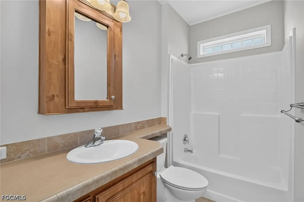 5671 Captain John Smith Loop North Fort Myers FL 33917