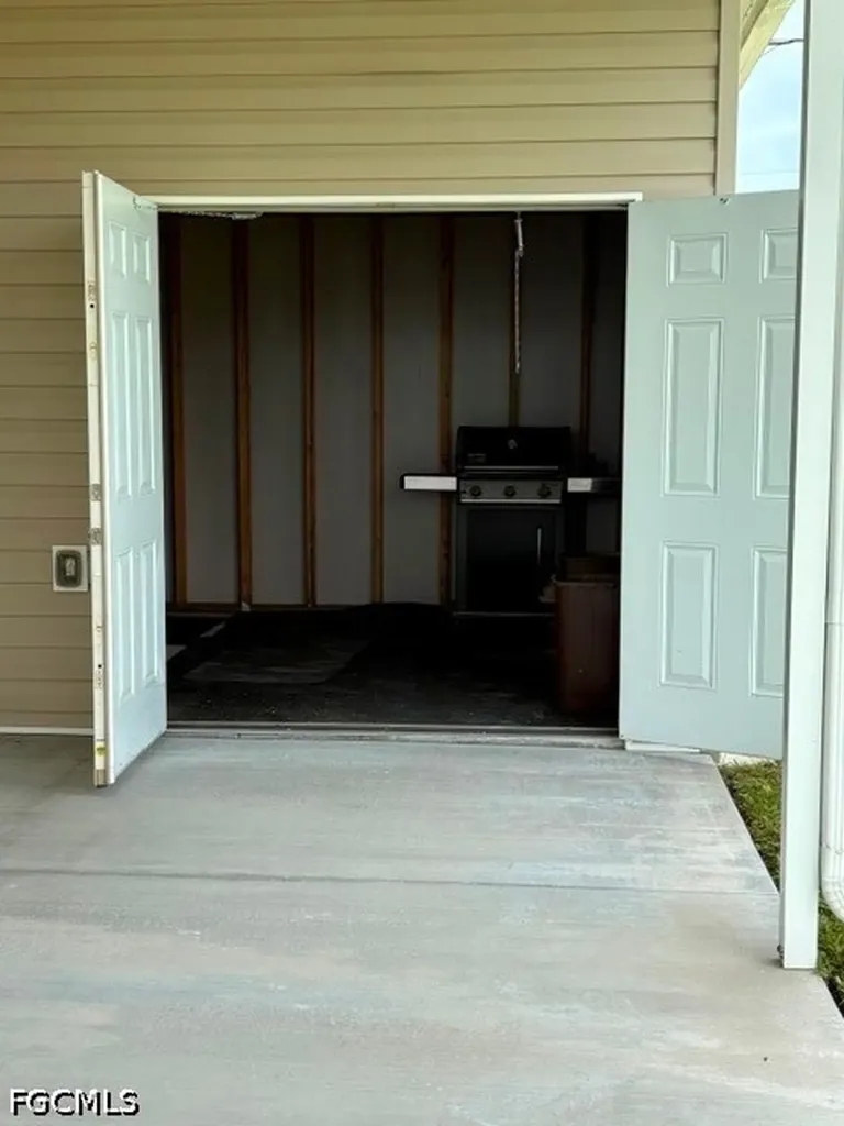 5671 Captain John Smith Loop North Fort Myers FL 33917