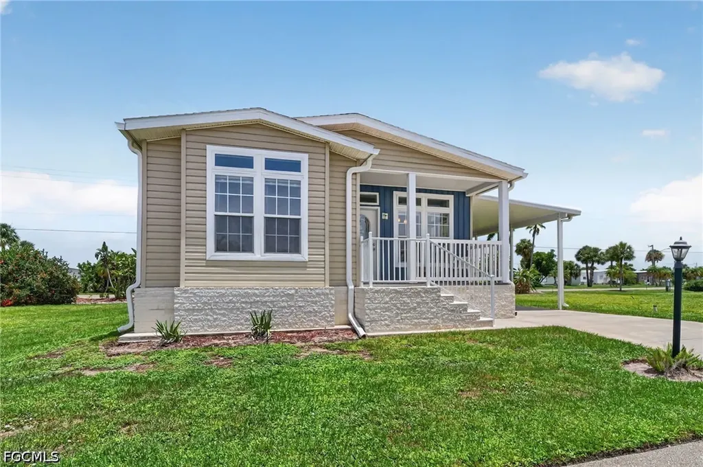 5671 Captain John Smith Loop North Fort Myers FL 33917