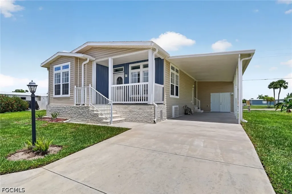 5671 Captain John Smith Loop North Fort Myers FL 33917