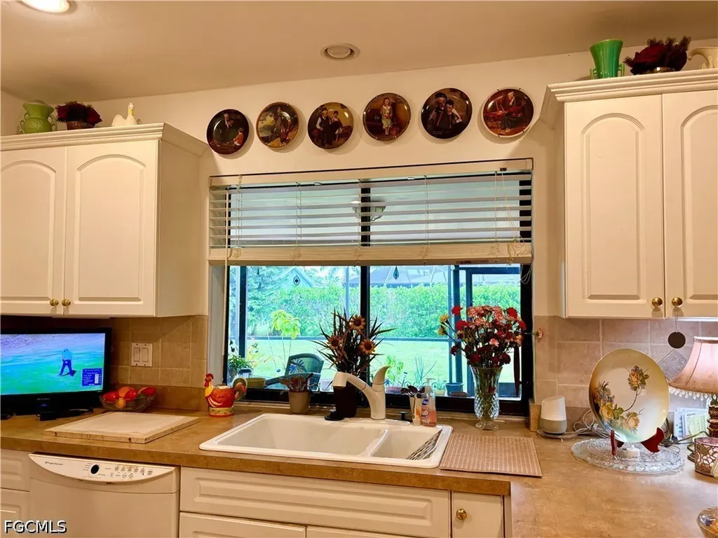 810 El Dorado Parkway W Cape Coral FL 33914