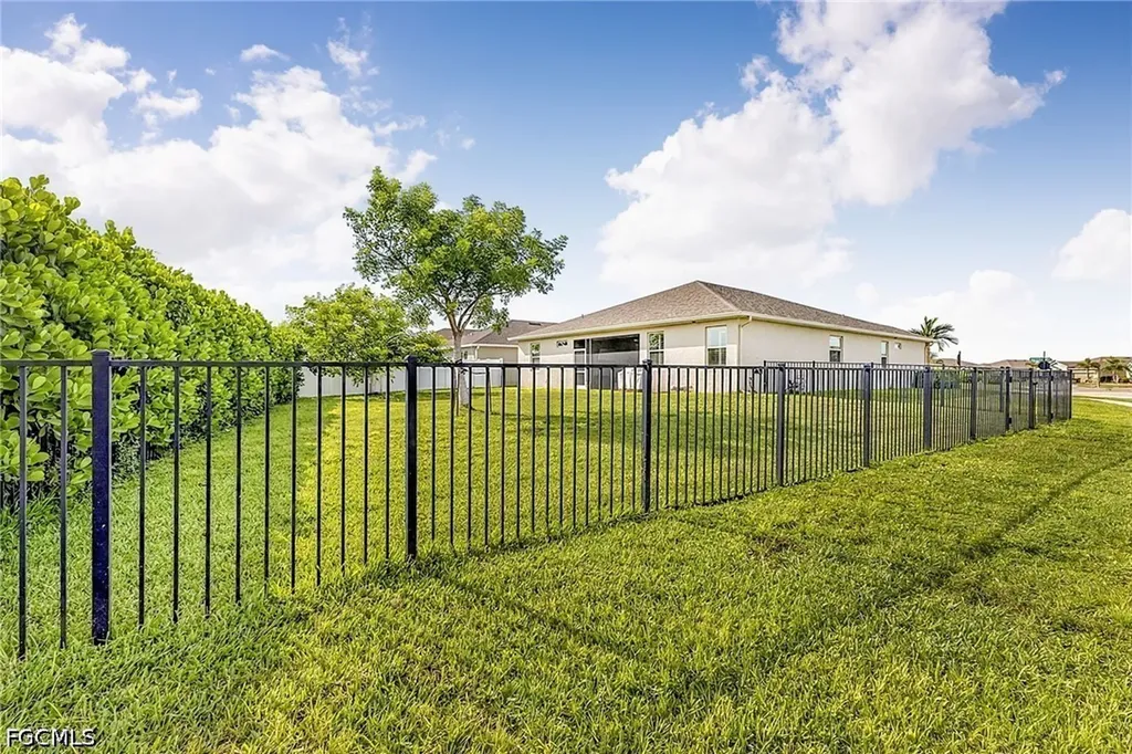 3391 Acapulco Circle Cape Coral FL 33909